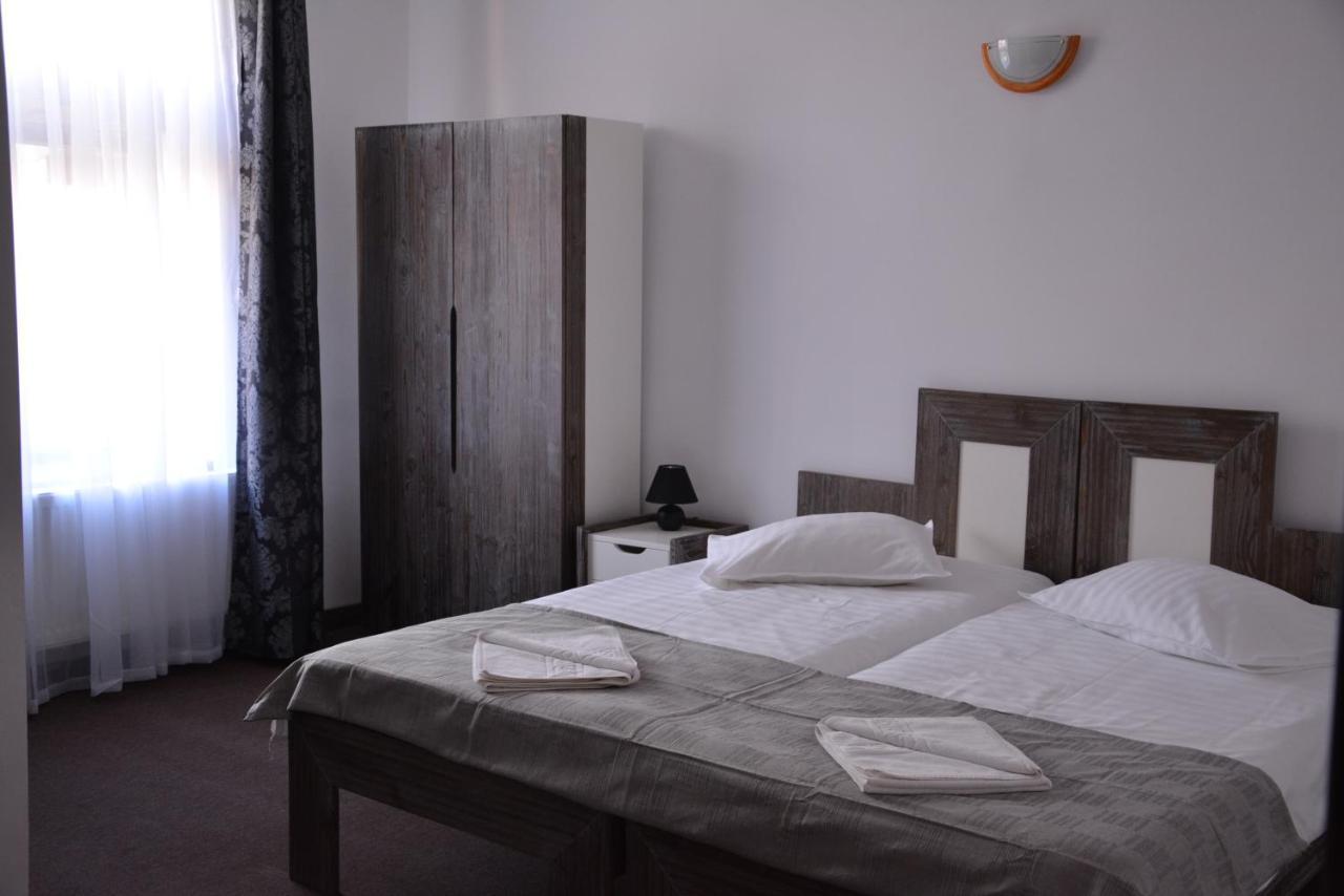 Cristian Inn Ngoại thất bức ảnh